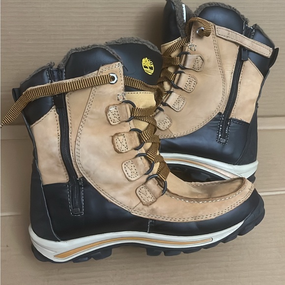 Sz 4 BIG KIDS TIMBERLAND WINTER BOOTS - Picture 1 of 6